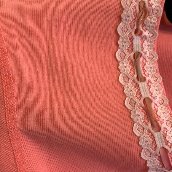 Pink shirt with lace and brooch - Picture 12 of 15